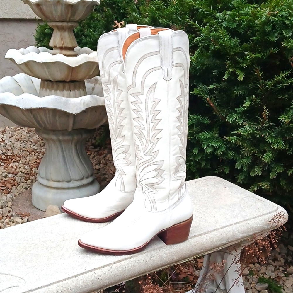 TECOVAS The Abby tall Leather boot, EUC. size 9.5B